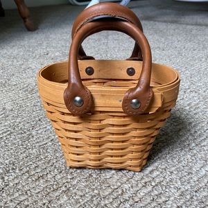 Henn basket 2004 small basket